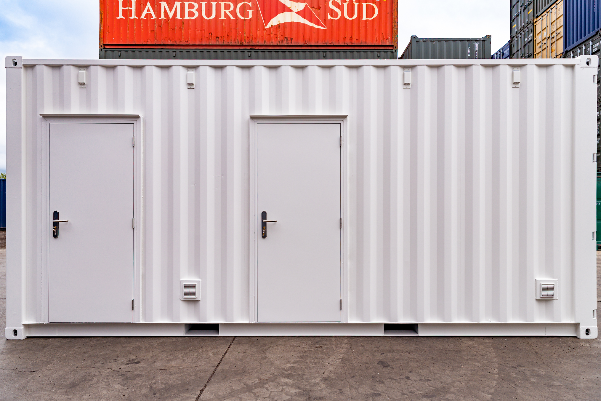 20ft High Cube Office Conversion – Custom Container for Vertical Farming Solutions - Image 4