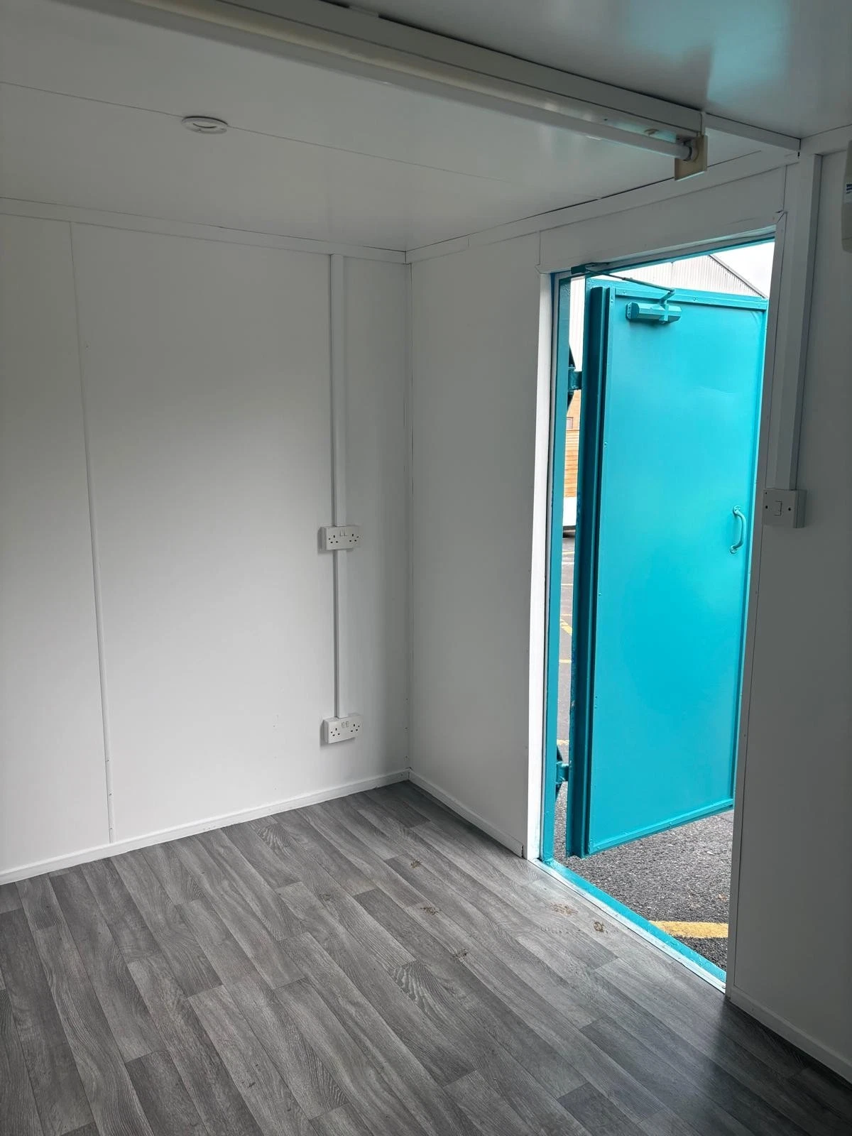 10FT X 8FT OPEN OFFICE - Image 4